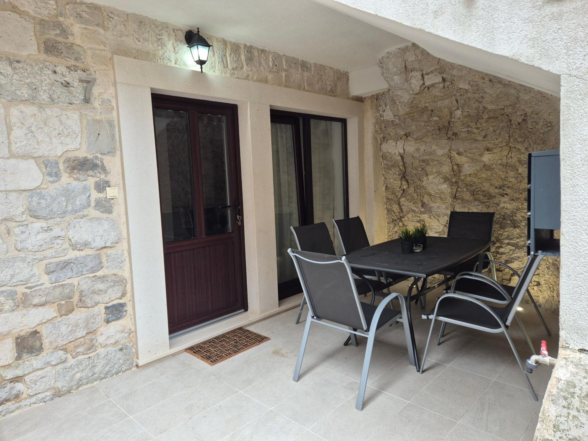 Apartment Rika Omis Luaran gambar