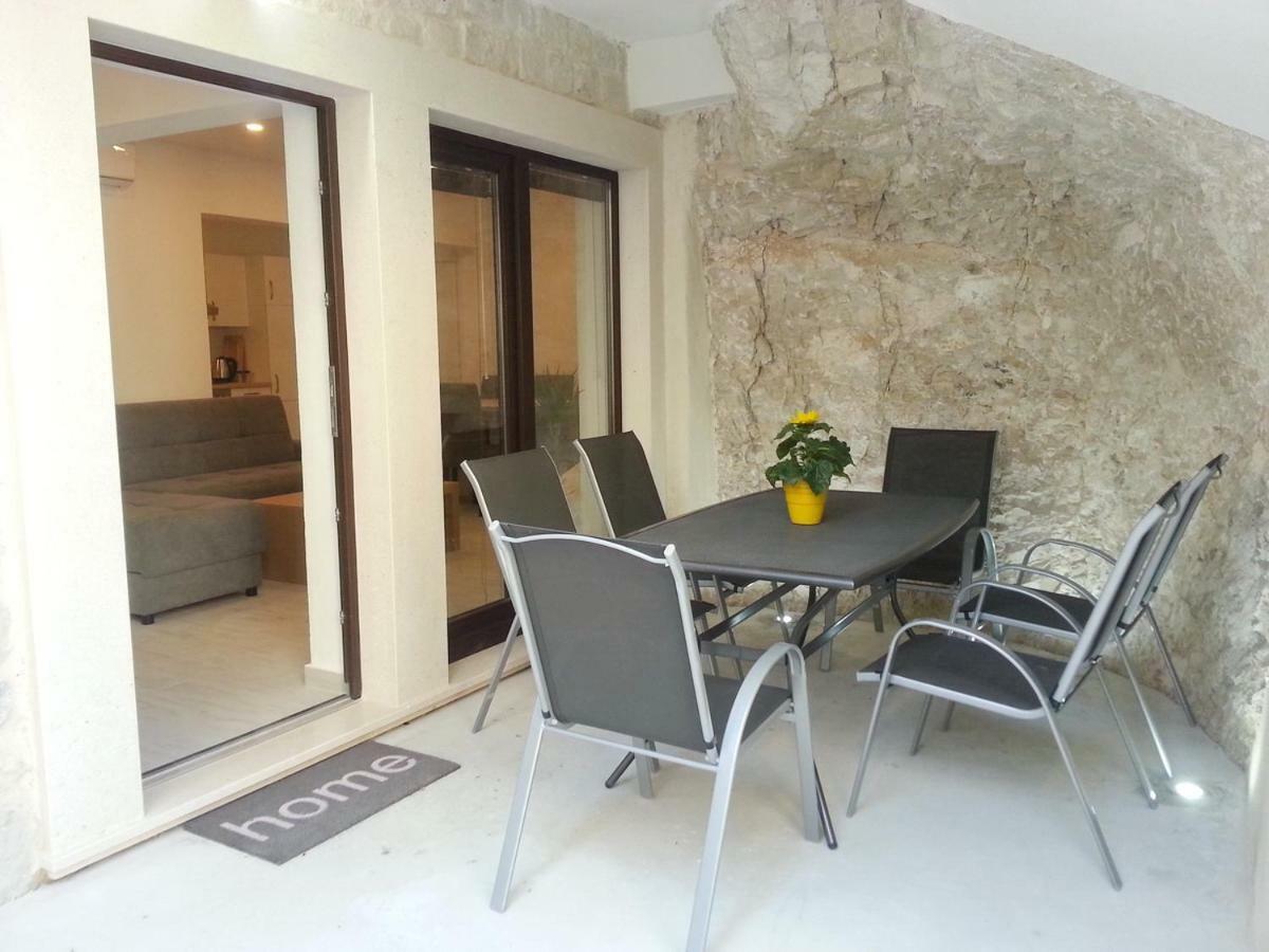 Apartment Rika Omis Luaran gambar